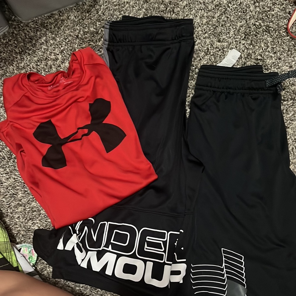 Youth XL under armour set lot